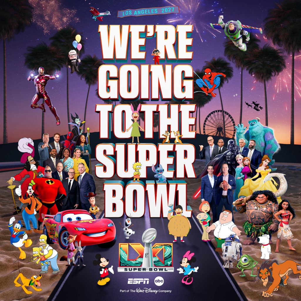 Divers personnages de Disney, Marvel, Pixar et Star Wars, ainsi que des personnalités d'ESPN et d'ABC, se rassemblent autour d'un texte en gras annonçant "We're Going to the Super Bowl !" (Nous allons au Super Bowl) à Los Angeles, 2022.