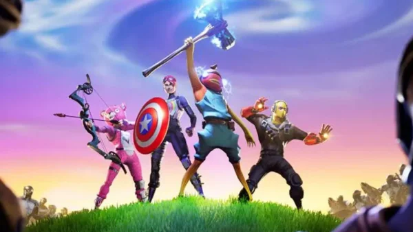 Quatre personnages de Disney X Fortnite en costumes colorés posent héroïquement sur une colline herbeuse, avec pour toile de fond un ciel stylisé et des figures robotiques - une scène épique de l'Univers Révolutionnaire 2027 dans Disney X Fortnite.