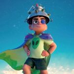 Un enfant animé porte avec assurance un costume d'extraterrestre fait maison - une cape verte, un casque en forme de passoire et un cache-œil - sous un ciel étoilé, capturant ainsi l'esprit fantaisiste des films Pixar comme Elio et la narration imaginative de Pete Docter.