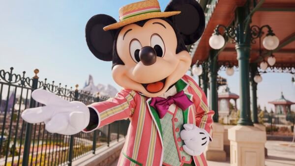 Disneyland Paris Disney Adventure World Adventure Way Meet Greet Mickey Mouse Horizontal