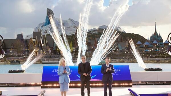 DisneylandParis DisneyAdventureWorld Inauguration Josh DAmaro Natacha Rafalski Thomas Mazloum Horizontal