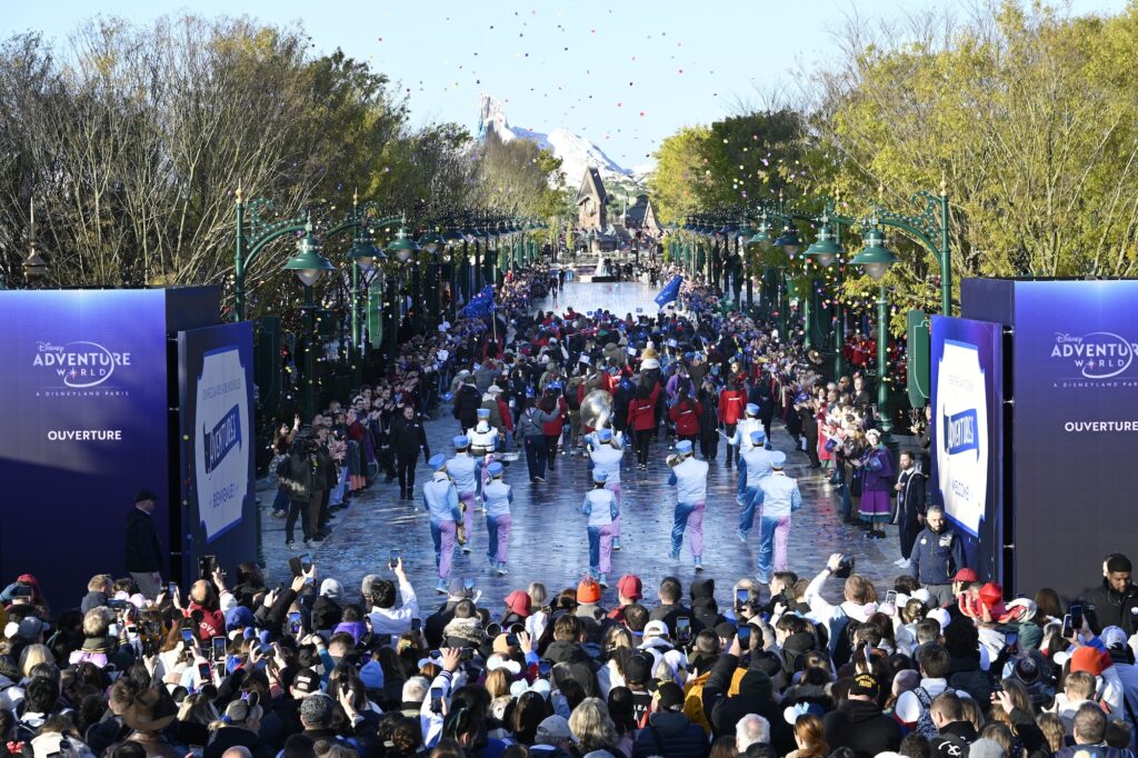 DisneylandParis DisneyAdventureWorld Opening Ceremony Guest entering 2 1