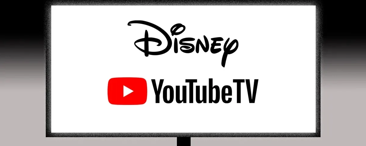 Un écran de télévision affiche le logo Disney au-dessus du logo YouTube TV, soulignant la collaboration entre Disney et le groupe média mondial YouTube sur un fond uni.