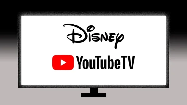 Un écran de télévision affiche le logo Disney au-dessus du logo YouTube TV, soulignant la collaboration entre Disney et le groupe média mondial YouTube sur un fond uni.
