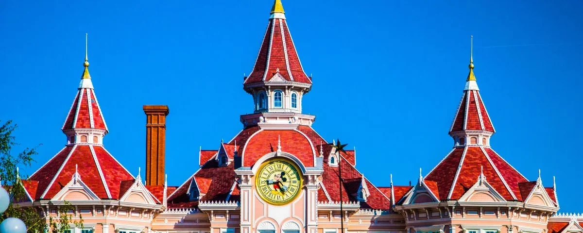 disneyland paris je lai deja fait 100 fois leur technique pour rentrer gratuitement au parc devoilee des visiteurs furieux