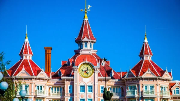 disneyland paris je lai deja fait 100 fois leur technique pour rentrer gratuitement au parc devoilee des visiteurs furieux