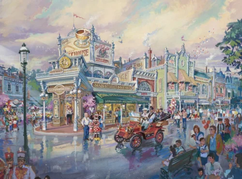 Illustration colorée d'une scène animée et vintage de Main Street U.S.A. avec des gens qui marchent, une voiture à l'ancienne et des magasins ornés - dont un glacier et une boulangerie - évoquant le charme de Disneyland Paris sous un ciel nuageux.