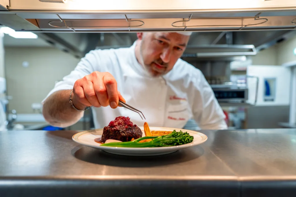 The Regal View (disney Adventure World) : Olivier Arthur, Chef, Dévoile Ses Inspirations Des Princesses Et Ses Plats Cosmopolites De La Carte