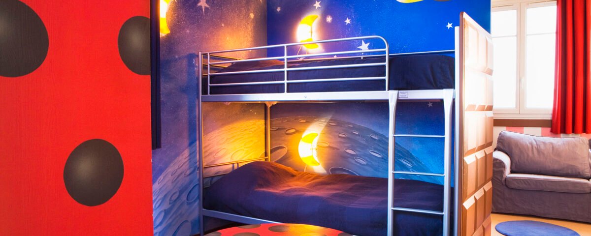 Explorers Hotel Chambre a theme Magny le hongre 9