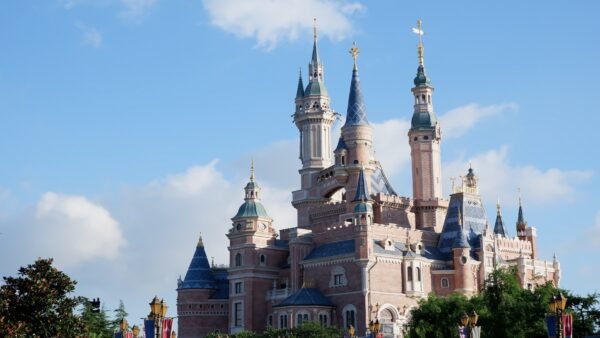 Featured image Shanghai Disneyland
