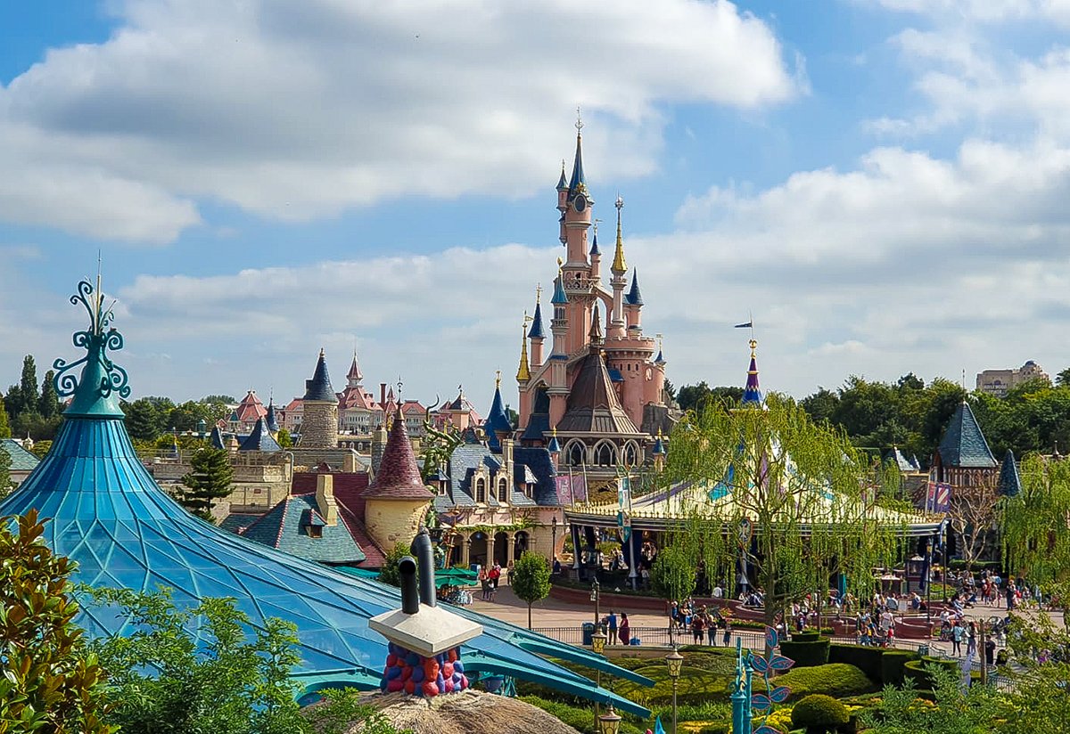 Adaptations Des Thèmes Disney Pour Les Publics Européens À Disneyland Paris