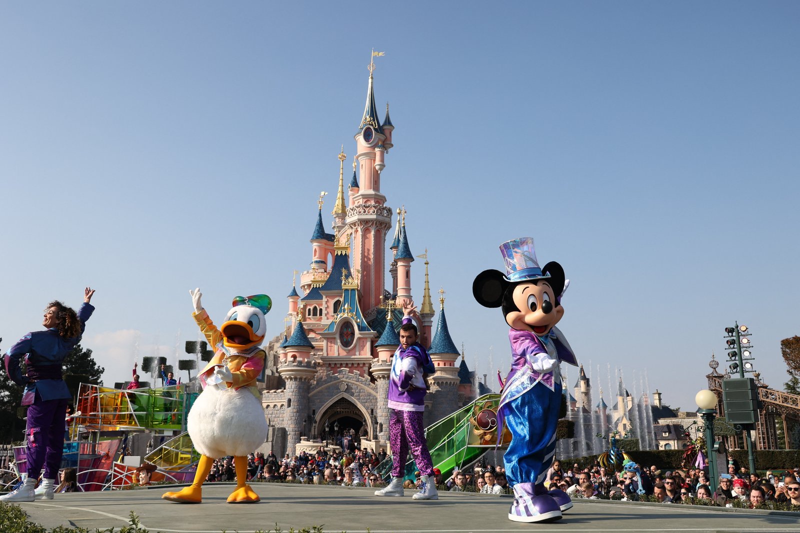 Développement Et Soutien Des Entreprises Locales Autour De Disneyland Paris