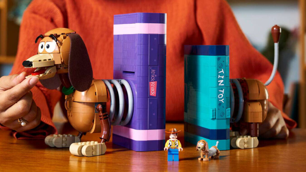 LEGO 43301 Toy Story Slinky Dog Bookends featured