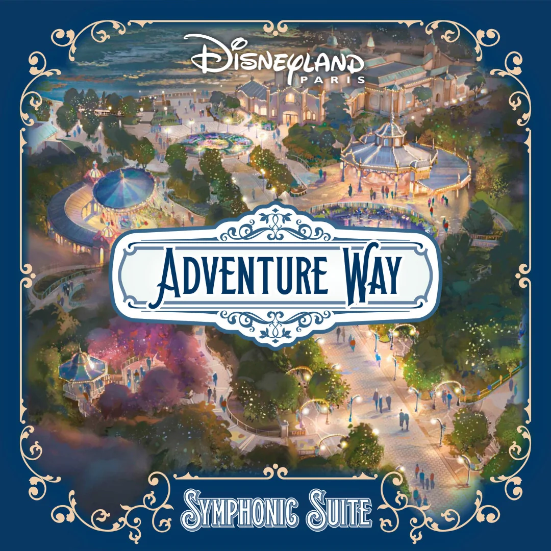 Vue aérienne illustrée de Disneyland Paris au crépuscule avec des attractions, des chemins et des arbres, avec le texte "Adventure Way Symphonic Suite" en polices décoratives pour Disney Adventure World.