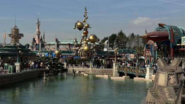 disneyland paris tomorrowland view