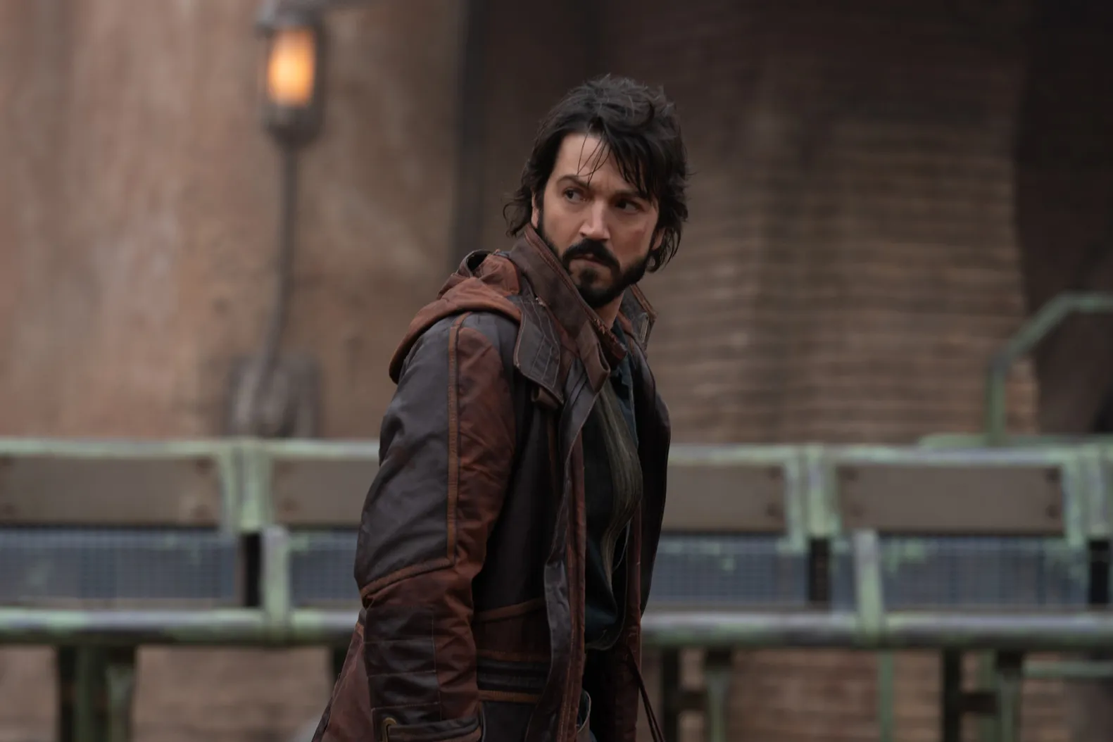 Disney Ajoute Diego Luna Au Casting Du Remake De Raiponce