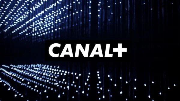 Le logo CANAL+ en lettres blanches est centré sur un fond sombre avec des points blancs lumineux éparpillés, évoquant des lumières ou des étoiles, capturant la magie cinématographique de Canal+ et Disney tout en respectant les Données Personnelles.