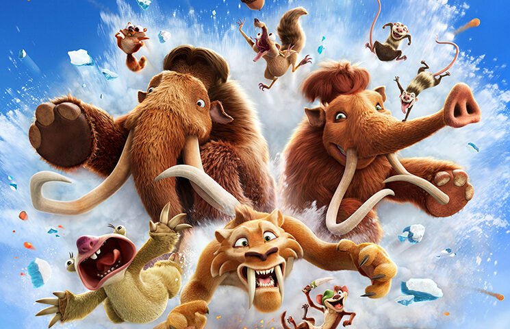 Un groupe d'animaux préhistoriques animés, dont des mammouths et un tigre à dents de sabre, traverse la glace avec des explosions et des débris volants dans un ciel bleu et lumineux-l'aventure de L'Âge De Glace façon bande-annonce Disney !.