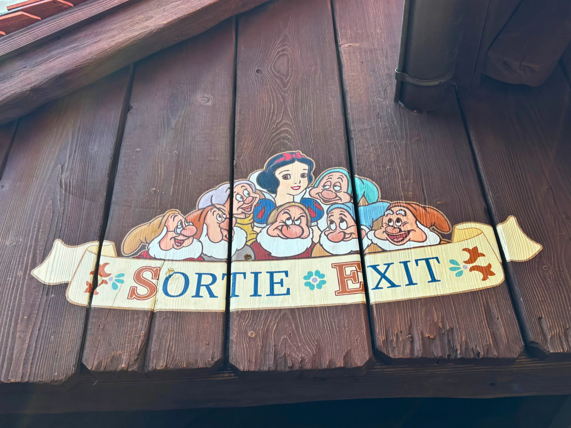 Disneyland Paris Révèle Les Coulisses De La Rénovation De Blanche-neige Et Les Sept Nains