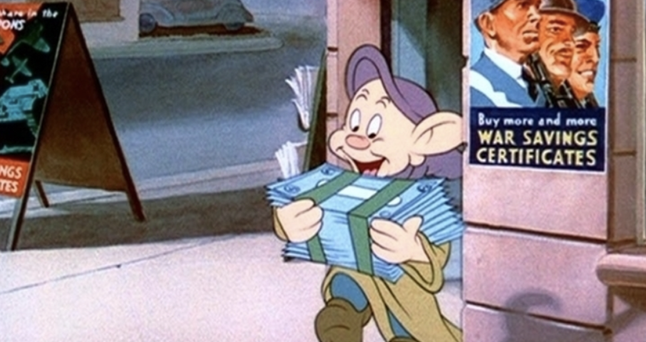 Personnage de bande dessinée portant une pile de journaux dans une rue de la ville ; sur le mur, on aperçoit une affiche faisant la promotion des bons d'épargne de guerre et mentionnant « Ca s'est passé un, 12 décembre 1941 ».