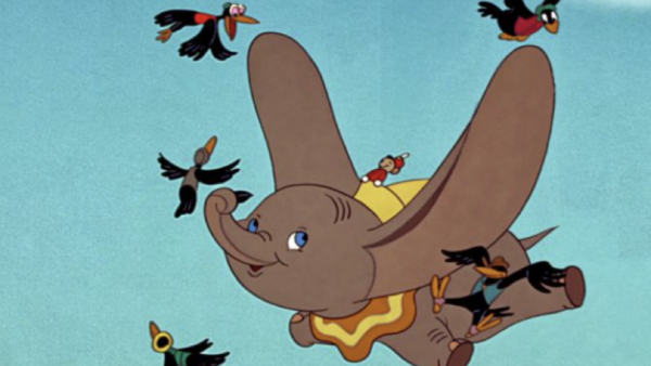 Un éléphant animé aux grandes oreilles vole dans le ciel, entouré de six corbeaux noirs : un véritable « héros rejeté » qui fait la différence et prouve qu'il est possible de faire voler un éléphant contre toute attente.