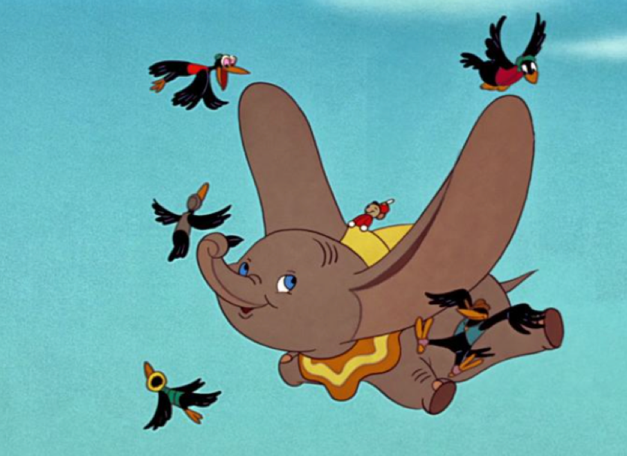 Un éléphant animé aux grandes oreilles vole dans le ciel, entouré de six corbeaux noirs : un véritable « héros rejeté » qui fait la différence et prouve qu'il est possible de faire voler un éléphant contre toute attente.